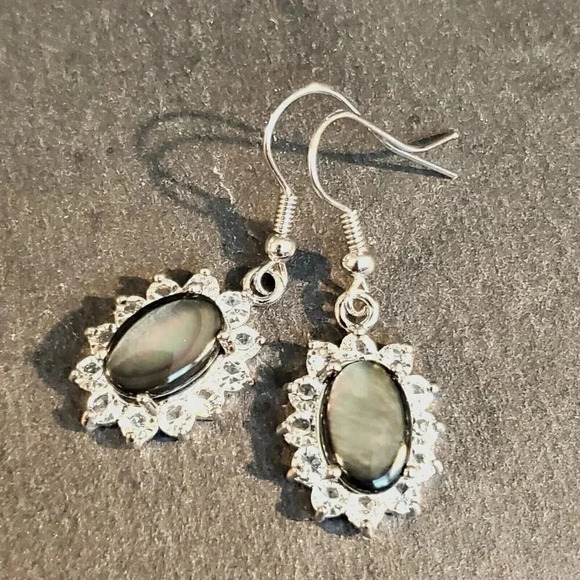 Elegant Black Lip Shell Oval Cab Lab Diamonds Silver Platinum Plated Earrings - Picture 1 of 7